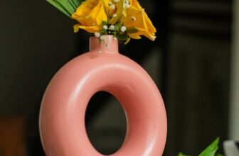 10club Ceramic Donut Vase | Flower Vase for Fresh and Dried Flowers | Pampas Grass Vase | Set of 1 | Peach | for Home, Office, Centerpiece or Gifting